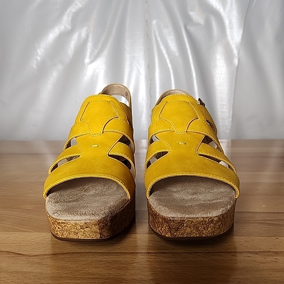 SOUL by Naturalizer AKI Sandals Women 9.5W Mustard Yellow Platform Fisherman - Picture 4 of 9